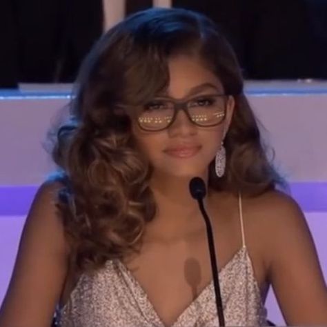 Zendaya With Glasses, Zendaya Glasses, Mac