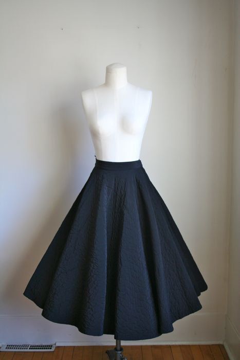 1950's Circle Skirt Black Circle Skirt, Tardis Blue, Funny Clothes, Circular Skirt, Skirt Ideas, Circle Skirts, Quilted Skirt, Black Circle, 50s Style