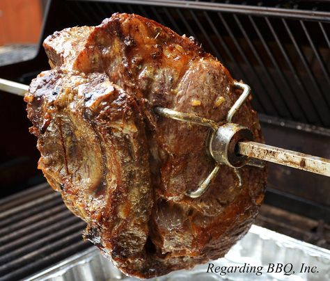 This is a great prime rib rub for a standing rib roast. The combination of the pepper and cinnamon gives this an almost sweet yet spicy flavor. Prime Rib Rub Recipe, Rotisserie Recipes, Rotisserie Turkey, Rib Rub Recipe, How To Cook Ribs, Standing Rib Roast, Rib Rub, Prime Rib Recipe, Meat Rubs