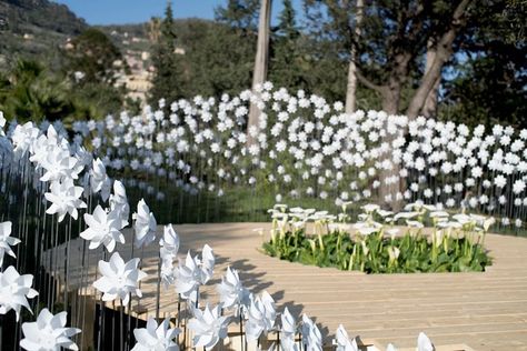 Locus Amoenus - Picture gallery 5 Funky Sofa, Circular Patio, Genoa Italy, Green Backdrops, Lighting Showroom, Giant Paper Flowers, Genoa, Land Art, Green Building