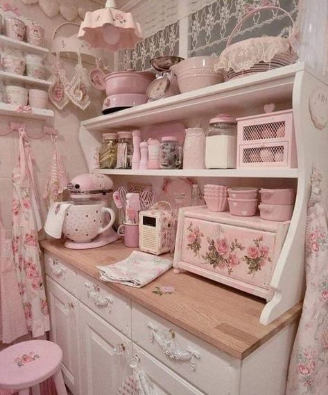 20 Shabby Chic Kitchen decor ideas for 2019 - Hike n Dip Jardin Style Shabby Chic, Shabby Chic Romantico, Camera Shabby Chic, Baños Shabby Chic, Cocina Shabby Chic, Muebles Shabby Chic, Chic Kitchen Decor, Bilik Idaman, Shabby Chic Wallpaper