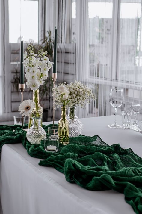 Outdoor Wedding Tables, Wedding Table Setup, Dark Green Wedding, Green Table Runner, Wedding Motifs, Green Themed Wedding, Emerald Green Weddings, Fabric Table Runner, Emerald Wedding