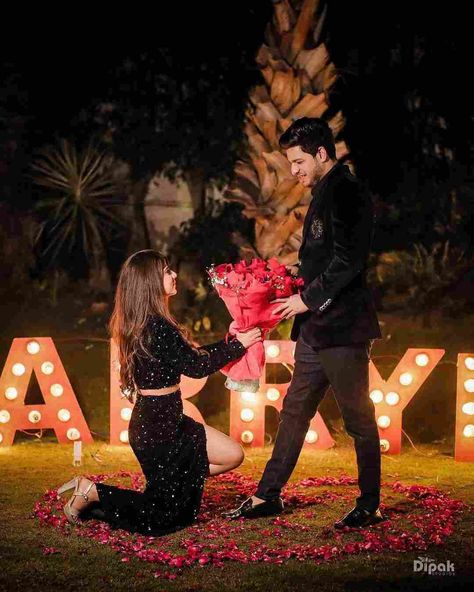 Girl Proposing Boy, Couple Birthday Pictures, Propose Day Images, Couple Dresses, Couple Birthday, Pre Wedding Photoshoot Props, Prewedding Shoot, Unique Proposals, Proposal Pictures