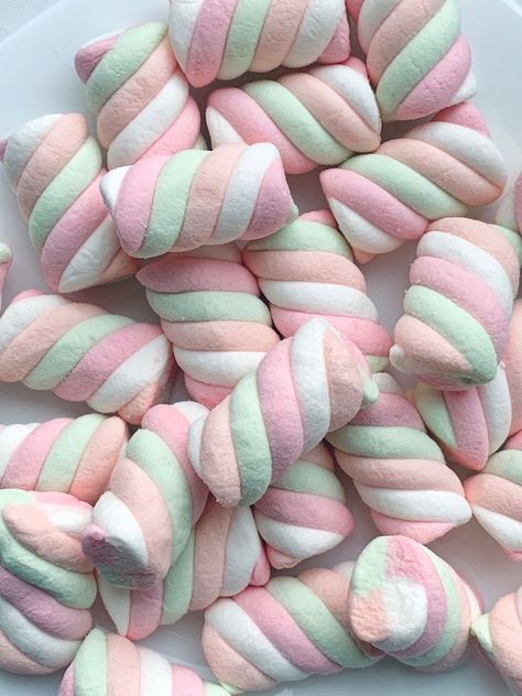 Candy Crash, Sweets Design, Wallpers Pink, Candy Background, Sweet Games, Marble Iphone Wallpaper, Cute Marshmallows, Pink Marshmallows, Sweet Drawings