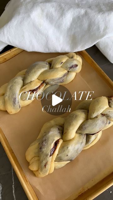 Sivan's Kitchen on Instagram: "Chocolate challah bread🍫for a sweet Shabbat✨
This happens to be the same dough i used for my sufganiyot, so if you noticed a resemblance, you were right ! 
Makes two beautiful challahs🤍

Ingredients: 
•5 very full cups of all purpose flour = 800grams
•2 tbsp. of yeast = 24 grams 
•1 large whole egg 
•1/2 cup of sugar = 110 grams 
•1 stick of margarine or butter = 1/2 cup or 113 grams 
I use margarine to keep the recipe dairy free you can use butter 
•pinch of salt 
•1 tbsp. of vanilla extract = 15 milliliters 
•about 2 cups of warm water 

Ingredients for chocolate filling:
•1 heaping cup of non dairy or dairy chocolate chips 
•2 sticks butter (226 grams) or non dairy butter 
•1 cup unsweetened cocoa 
•3/4 cup powdered sugar 
•1/4 cup oil (neutral oil) 

Di Jamie Geller Challah In A Bag, Chocolate Challah Bread, Sweet Challah Bread Recipe, Chocolate Challah, Sivan's Kitchen, Challah Rolls, Challah Bread Recipe, Challah Bread Recipes, Non Dairy Butter