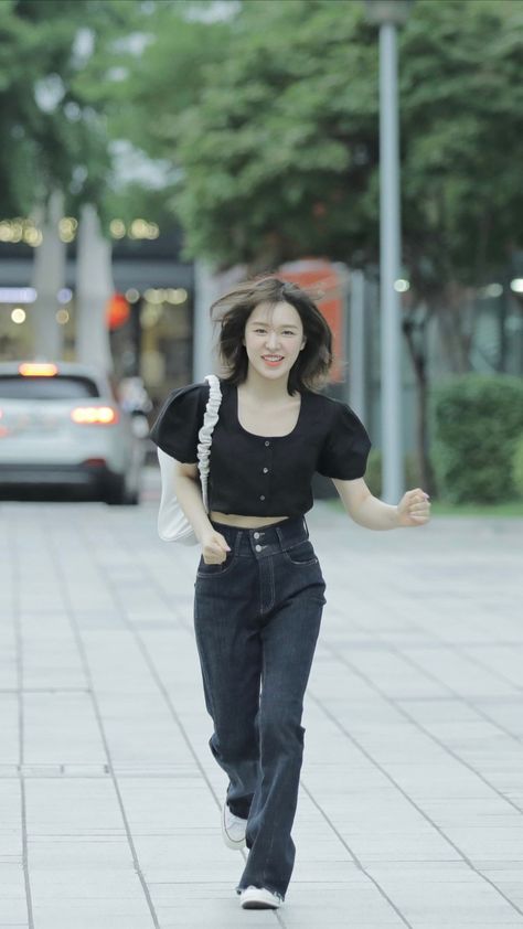 Yeri Red Velvet Outfit, Wendy Red Velvet Outfit, Red Velvet Outfit, Velvet Outfit, Yeri Red Velvet, Wendy Red Velvet, Velvet Fashion, Korean Idol, Red Velvet