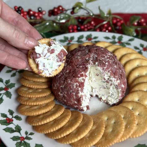 Chipped Beef Cheese Ball Cheese Ball With Accent Salt, Salami Cream Cheese Dip, Cheese All With Chipped Beef, Italian Cheeseball Recipes, Cheese Ball Dried Beef Green Onions, Budding Cheese Ball, Chipped Beef Ball Recipe, Carl Budding Beef Cheese Ball, Dried Beef Cheeseball Accent