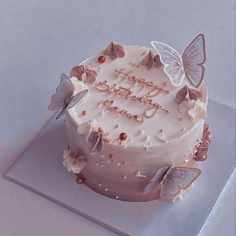 Cute Cake Designs Aesthetic, Simple 15 Birthday Cake, Cake Ulang Tahun Aesthetic, Birthday Cakes With Butterflies, Pastel Cake Aesthetic, Birthday Cakes 19, Cake Butterfly Design, Cake Simple Aesthetic, 19 Birthday Cakes