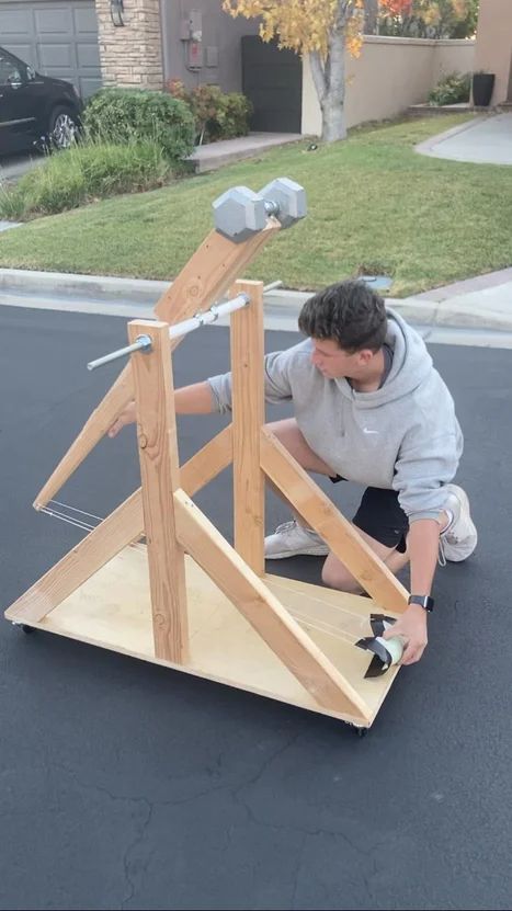 Backyard Catapult, Trebuchet Diy How To Build, Trebuchet Plans, Catapult Diy, Catapult Project, Diy Catapult, Kids Woodworking Projects, Wooden Toys Design, Woodworking Projects For Kids