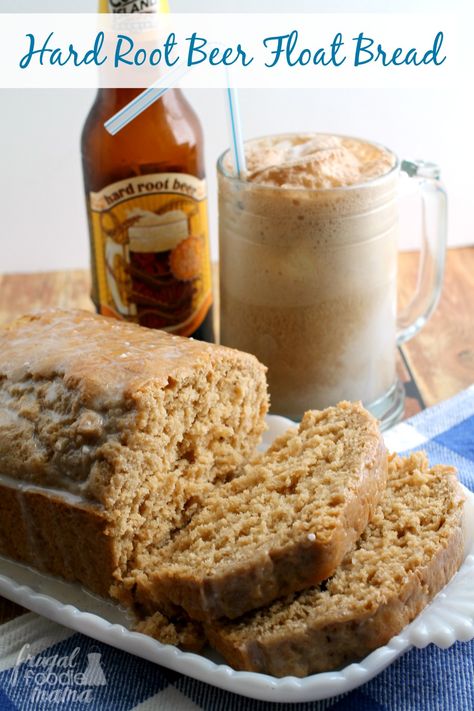 This Hard Root Beer Float Bread is dense and moist with the tasty flavor of root beer that is complemented perfectly with the vanilla glaze. Root Beer Float Popsicles, Root Beer Float Pie, Root Beer Float Recipe, Strawberry Beer, Root Beer Float Cake, Root Beer Recipe, New York Sour, Dessert Breads, Float Recipes