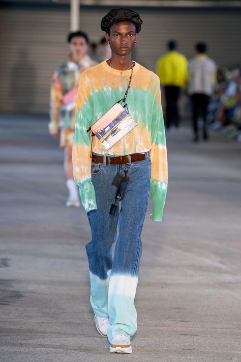 Wooyoungmi Spring 2020 Menswear collection, runway looks, beauty, models, and reviews. Menswear 2020, Tie Dye Fashion, Phoenix Rising, Men Fashion Show, Moda Punk, Menswear Fashion Show, Menswear Fashion, Moda Vintage, Menswear Collection