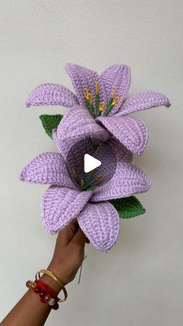 Lily Flower Crochet Free Pattern, Crochet Lily Pattern, Crochet Lily Flower, Crochet Bouquets, Lilac Crochet, Crochet Lily, Bouquet Crochet, Handmade Bouquets, Crochet Bouquet