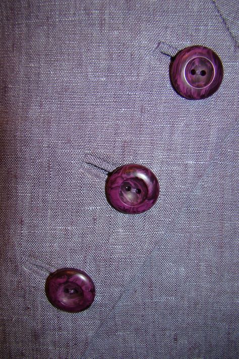 Did You Really Sew That?: Bound Buttonholes Bound Buttonholes, Sew Tips, Couture Techniques, Sewing Binding, Couture Sewing Techniques, Button Holes, Sewing Buttons, Sewing Lessons, Couture Sewing