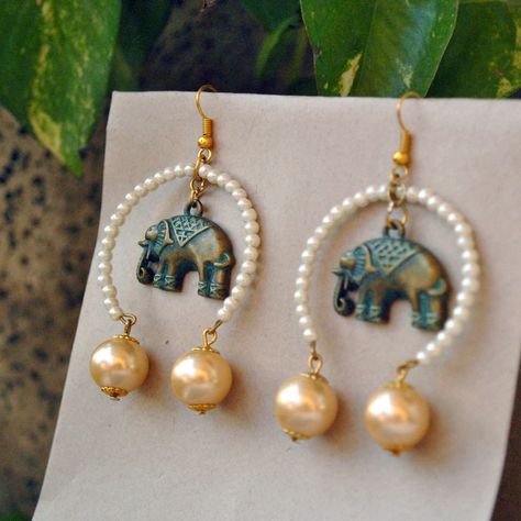 Pearls Earing Design, Handmade Beaded Jewelry Diy, Fabric Jewelry Earrings, Handmade Earrings Fabric, Diy Fabric Earrings, Navratri Earrings, Easy Diy Earrings, Diy Pearl Earrings, Handmade Pearl Earrings