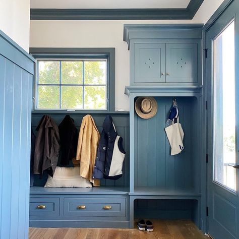 Slate Tile SW 7624 - Neutral Paint Color - Sherwin-Williams Winter Mudroom, Mudroom Inspiration, Transitional Entry, Mill Work, Japandi Decor, Modern Rustic Decor, Mudroom Design, Brown Floors, Window Awnings