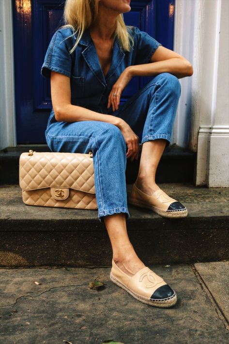 Beige Chanel espadrilles paired up with a beige Classic Chanel bag and a denim boiler suit. Casual city style Flat Espadrilles Outfit, Chanel Espadrilles Outfit, Dior Ballerina Flats, Espadrilles Outfit, Chanel Espadrilles, Beige Outfit, Leather Espadrilles, Chanel Espadrille, Flat Espadrilles