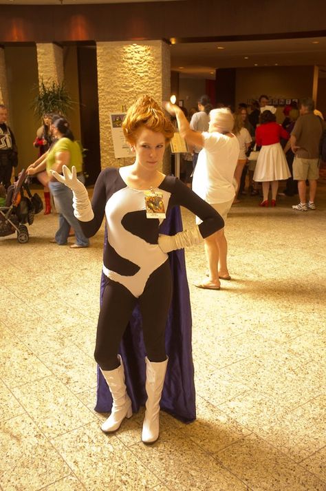 Syndrome (The Incredibles) crossplay.  View more EPIC cosplay at http://pinterest.com/SuburbanFandom/cosplay/ Syndrome Costume, Syndrome The Incredibles, Crazy Cosplay, Women's Cosplay, October Outfits, Rule 63, Awesome Cosplay, Epic Cosplay, Disney Cosplay