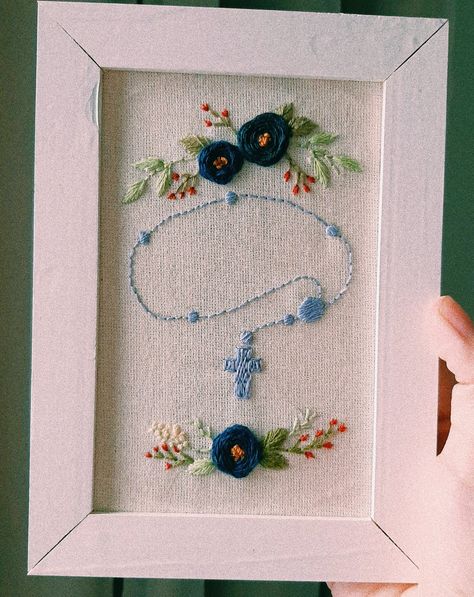 Rosary Embroidery, Mothers Day Embroidery, Embroidery Portrait, Cross Embroidery Designs, Religious Embroidery, Clothes Embroidery Diy, Hand Embroidery Projects, Embroidery Gifts, Embroidery On Clothes