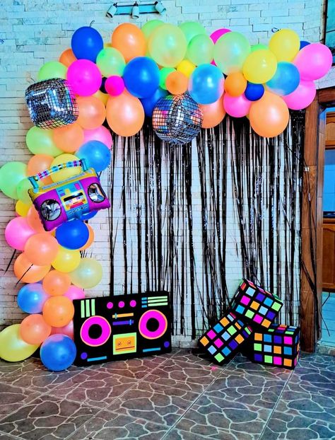 Retro Theme Party Decoration Ideas, Decades Dance Decorations, Through The Decades Party, Prom Entrance, Retro Booth, Decades Party, 80s Party Decorations, 80s Disco, 80s Theme Party