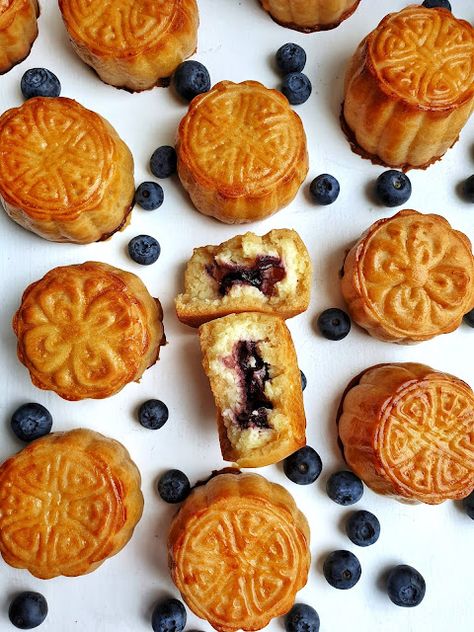 Mooncake Recipe, Pastry Recipe, Chinese Dessert, Asian Desserts, Mooncake, Blueberry Cheesecake, Mid Autumn, Mid Autumn Festival, Moon Cake