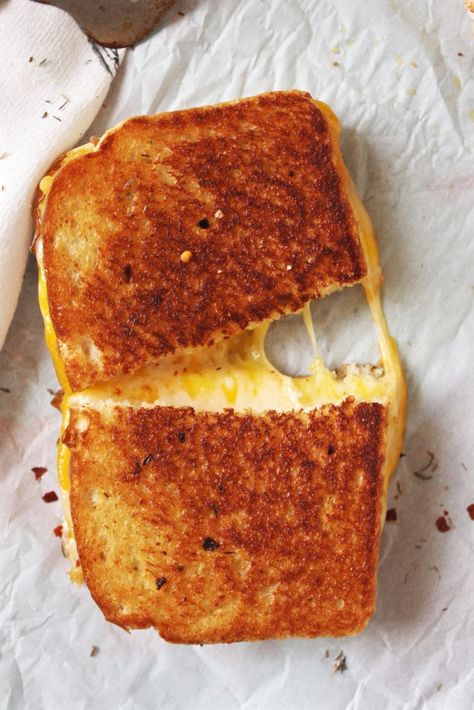 Fancy Schmancy Grilled Cheese - This is seriously the best grilled cheese… Gourmet Grilled Cheese Sandwich, Fancy Grilled Cheese, Veggie Recipe, Gourmet Grilled Cheese, Gourmet Grilling, Best Grilled Cheese, Grilled Cheese Sandwiches, Fun Image, Grilled Cheese Recipes