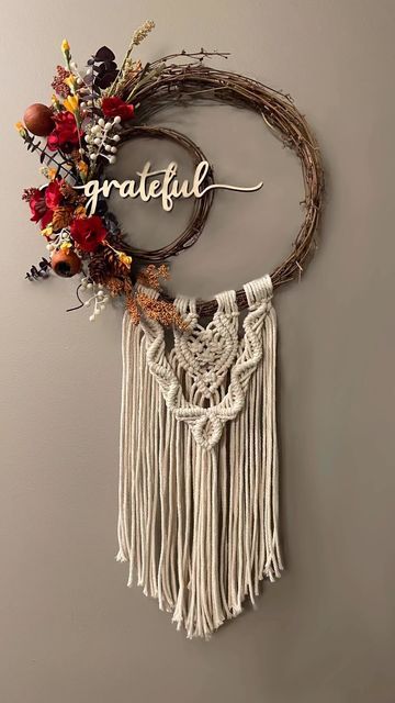 Macrame Thanksgiving Decor, Thanksgiving Macrame Ideas, Macrame Thanksgiving, Macrame Fall Leaves, Macrame Fall Wreath, Autumn Macrame, Moss Wreath, Diy Fall Wreath, Macrame Patterns Tutorials