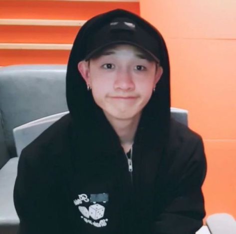 Celebrity Style Red Carpet, Chris Chan, Cute Hoodie, Electronics Design, Getting Drunk, Bang Chan, Favorite Celebrities, Riding Helmets, Fanfiction