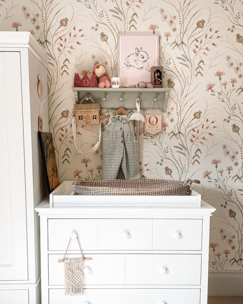 Cottage Nursery Girl, Cottagecore Baby Room, Harvest Wallpaper, Vintage Floral Nursery, Cottagecore Nursery, Cottage Nursery, Floral Wallpaper Nursery, Pink Floral Wallpaper, Wallpaper Summer