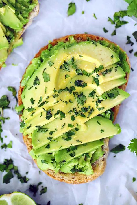 This vegan Avocado Toast recipe is simplicity at its best. Mashed AND sliced avocado, a drizzle of olive oil and a rub of garlic, with a generous sprinkling of salt and squeeze of lime make for the PERFECT avocado toast every time! The Best Avocado Toast, Whole Grain Toast, Toast With Avocado, Best Avocado Toast, Avocado Toast Breakfast, Sliced Avocado, Avo Toast, Easy To Make Breakfast, Avocado Toast Recipe