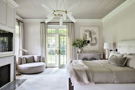 The primary bedroom is enveloped in a Quercus & Co. paper on the walls and a Maharam grass cloth on the ceiling. The custom chaise wears a Holly Hunt fabric, the chandelier is Giopato & Coombes and the artwork is Laura Naples. Cloth Ceiling, Vintage Settee, Tub Enclosures, Marble Fireplace Surround, Marble Tile Floor, Luxe Interiors, Summer Home, Interiors Design, Manhattan New York