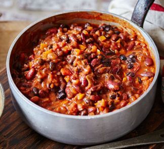 Bean Chilli Recipe, Vegetarian Chilli, Pasta Fusilli, Chilli Recipe, Bean Chilli, Chilli Recipes, Bbc Good Food, Health Dinner, Diet Vegetarian