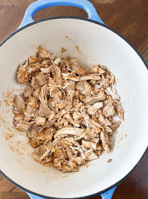 How to Make Dutch Oven Shredded Mexican Chicken Recipe - Aimee Burmester Chicken Dutch Oven Recipes, Oven Shredded Chicken, Easy Mexican Shredded Chicken, Chicken In Dutch Oven, Chicken Dutch Oven, Pressure Cooker Bbq Chicken, Instant Pot Bbq Chicken, Dutch Oven Chicken, Shredded Bbq Chicken