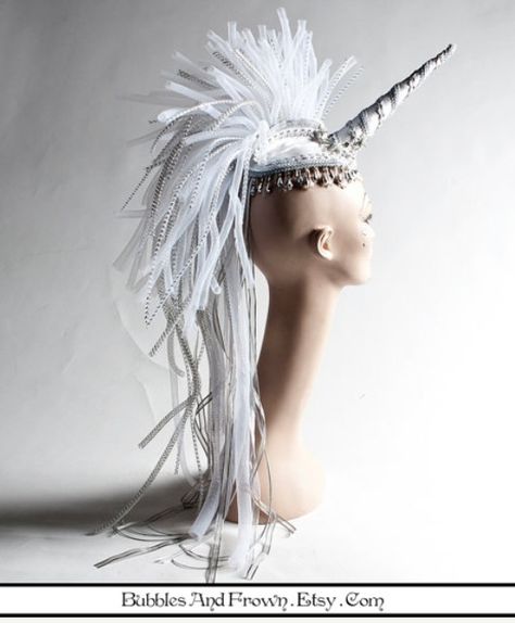 White unicorn headdress Unicorn Headpiece, Race 2, Fantasy Outfits, Burning Man Costume, Diy Kostüm, Unicorn Makeup, Unicorn Halloween, Unicorn Costume, Festival Gear