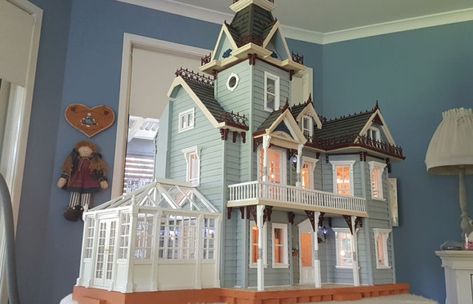 Welcome To Victorian Dollhouses & Miniatures - Victorian Dollhouses and Miniatures Victorian Dollhouse Interior, Dollhouses For Sale, Doll Houses For Sale, Victorian Dollhouse Miniatures, Southern Mansions, Dollhouse Design, House Template, Community Centre, Room Boxes