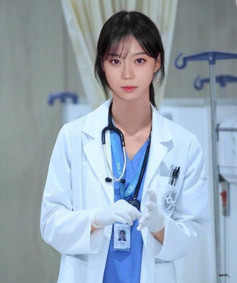 Lee Joo Young, Doctor Outfit, Wedding Portrait Poses, Funny Expressions, Passport Photo, Bff Photoshoot Poses, Bff Photoshoot, Student Girl, Black Crown