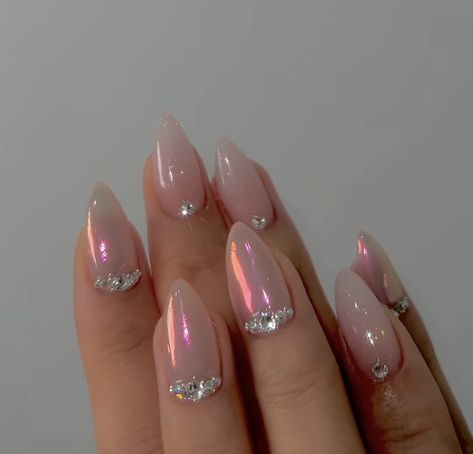 Pearl Nail Designs, Bridal Nails French, White Chrome Nails, Bridal Nails Designs, Pearl Nail, Nail Designs Ideas, Pink Chrome Nails, Golden Nails, Bridal Nail Art