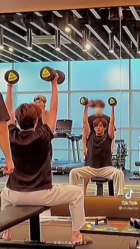 TAEHYUNG VLOG🔥 CLOSE THE GYM THAT ATTACKED ME!!!! 🔥🔥🧡 [Video] | Kim taehyung, Gym video, Taehyung Kim Taehyung Sixpack, Kpop Jungkook, Gym Video, Taehyung Abs, Taehyung Photoshoot, Jeon Jungkook Photoshoot, Bts Lyric, Lee Jong Suk, First Love Bts