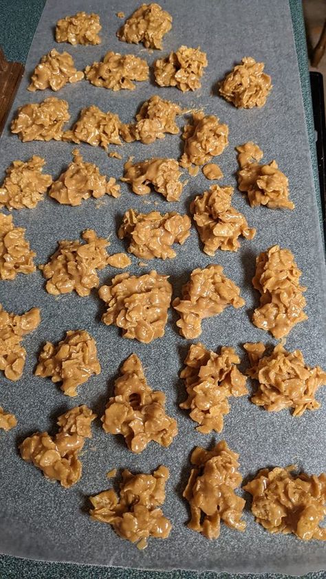 Crunchy Corn Flake Candy – Tnextrecipes Corn Flake Candy Recipe, Corn Flake Candy, Cornflake Candy, Crunchy Corn, Corn Flake, Cheap Easy Meals, Game Snacks, Dump Meals, Peanut Butter Lovers