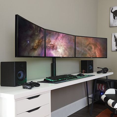 Traders need multiple monitors to krep track of charts Monitor Setup, Monitor Desk, Computer Desk Setup, Gaming Room Setup, Best Desk, Monitor Stand, Pc Setup, Home Office Setup, Electronics Design