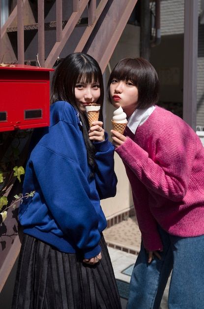 Holding Ice Cream Reference, Eating Ice Cream Pose, Ice Cream Pose, Ice Cream With Friends, Friends Posing, Desserts Drawing, Ice Crea, Ice Cream Base, People Having Fun