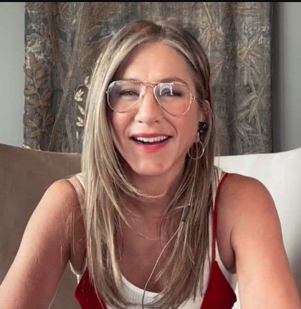 Jennifer Aniston New Selfie, Jennifer Aniston New Selfie Picture, Jennifer Aniston Selfie, Jennifer Aniston Hair Color, Jennifer Aniston Videos, Jennifer Aniston Friends, Aniston Hair, Jennifer Aniston Legs, Deni Denials