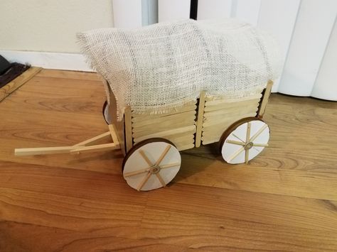 Donner Party Covered wagon project for school Covered Wagon School Project, Pioneer Diorama, Diy Covered Wagon, Covered Wagon Project, Pioneer Christmas, Pioneer Day Activities, Covered Wagon Craft, Western Style Decor, Project For School