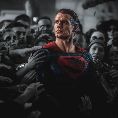 A slight modification on Cavill's Superman to the Kingdom Come version. :) Hope you like it Superman Hope, Kingdom Come Superman, Superman Cavill, Henry Cavill Superman, Zack Snyder Justice League, Henry Superman, Superman Henry Cavill, Superman Pictures, Ben Affleck Batman