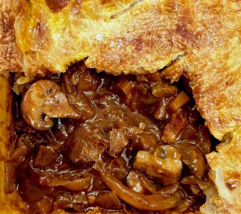 Beef And Mushroom Pie Recipe, Beef Mushroom Pie, Steak And Mushroom Pie Recipes, Steak And Onion Pie Recipe, Scottish Steak Pie, Steak Mushroom Pie, Steak And Mushroom Pot Pie, Steak Pie Recipe Puff Pastries, Beef Pastry Puff