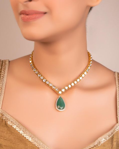 Tyaani Jewellery, Gold Necklace Sets, Polki Diamond Necklace, Flattering Outfits, Pearl Necklace Designs, Polki Necklace, Polki Jewellery, Necklace Sets, Jewellery Sets