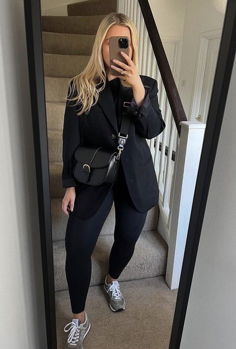 Casual Blazer Outfits Plus Size, Leggings With Blazer Outfit, Blazer And Leggings Outfit, Black Blazer Outfit Work, Leggings Work Outfit, Black Blazer Outfit, Look Legging, Look Office, Mommy Outfits