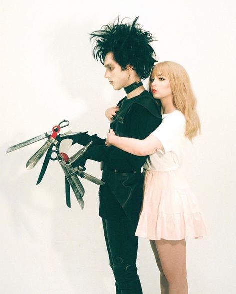 Johnny Depp Couple Costumes, 80s Couples Costumes, Goth Couple Halloween Costume Ideas, Vintage Couple Costume, Edward Scissorhands Couple Costume, Tim Burton Couple Costumes, Classic Horror Couples Costumes, Alt Couple Costumes, Goth Couples Costumes