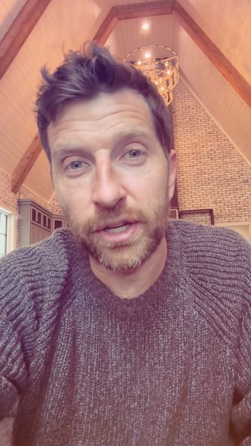 Brett Eldredge on Instagram: "New Album OUT NOW, Tickets for the GLOW tour ON SALE now!! (Link in bio) Go get em and tell me what you’re loving and where you’re going to the show!!! MERRY CHRISTMAS, welcome to the family:)" Brett Eldredge Selfie, Go Get Em, Brett Eldredge, Welcome To The Family, The Glow, New Album, Singers, Tell Me, Link In Bio