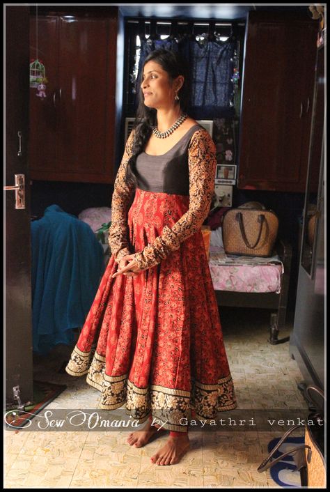 Beautiful kalamkari anarkali by Sew'O'mania Kalamkari Anarkali Designs, Kalamkari Anarkali, Anarkali Designs, Kalamkari Dresses, Long Blouse Designs, Simple Frock Design, Designer Anarkali Dresses, Long Gown Design, Simple Kurta Designs