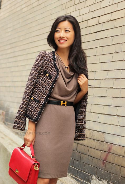 Ann Taylor Grecian Inspired dress with chanel-like tweed jacket Estilo Gossip Girl, Look Office, Extra Petite, Power Dressing, Professional Attire, Taylor Dress, Professional Fashion, Work Wardrobe, Professional Outfits